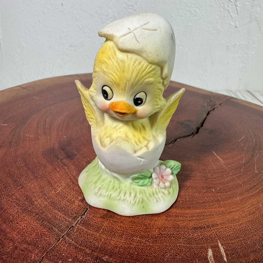 Vintage Lefton China Baby Chick in Egg Figurine 547 Hand Painted Porcelain